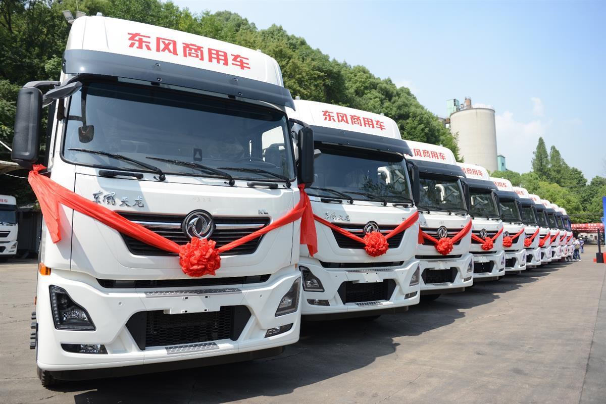 一次交付50臺(tái)新能源商用車(chē) 更換電池僅需3至5分鐘 東風(fēng)商用車(chē)助力武鋼有限打通“綠色動(dòng)脈”