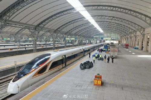 湖北首開高鐵貨運專列服務(wù)電商運輸